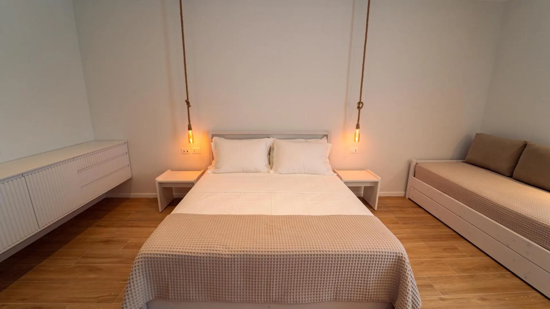 ***  Hotel Vila 19 Dhërmi Albania
